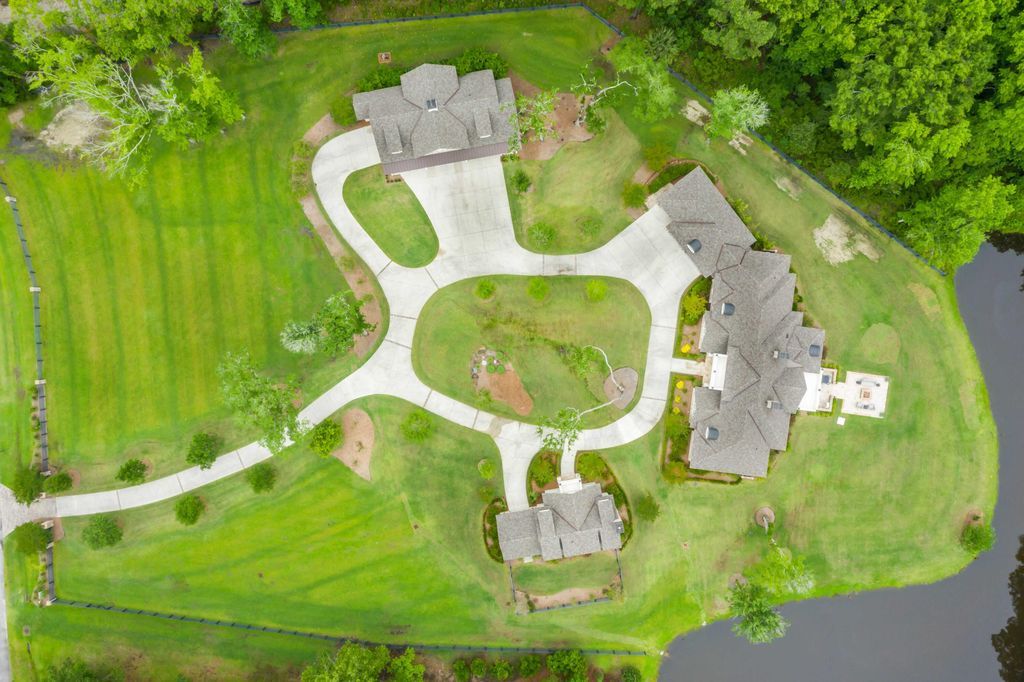 Southern Charm Luxurious Estate with Main House Guest House and Stables in South Carolina Offered at 4.75 Million 5