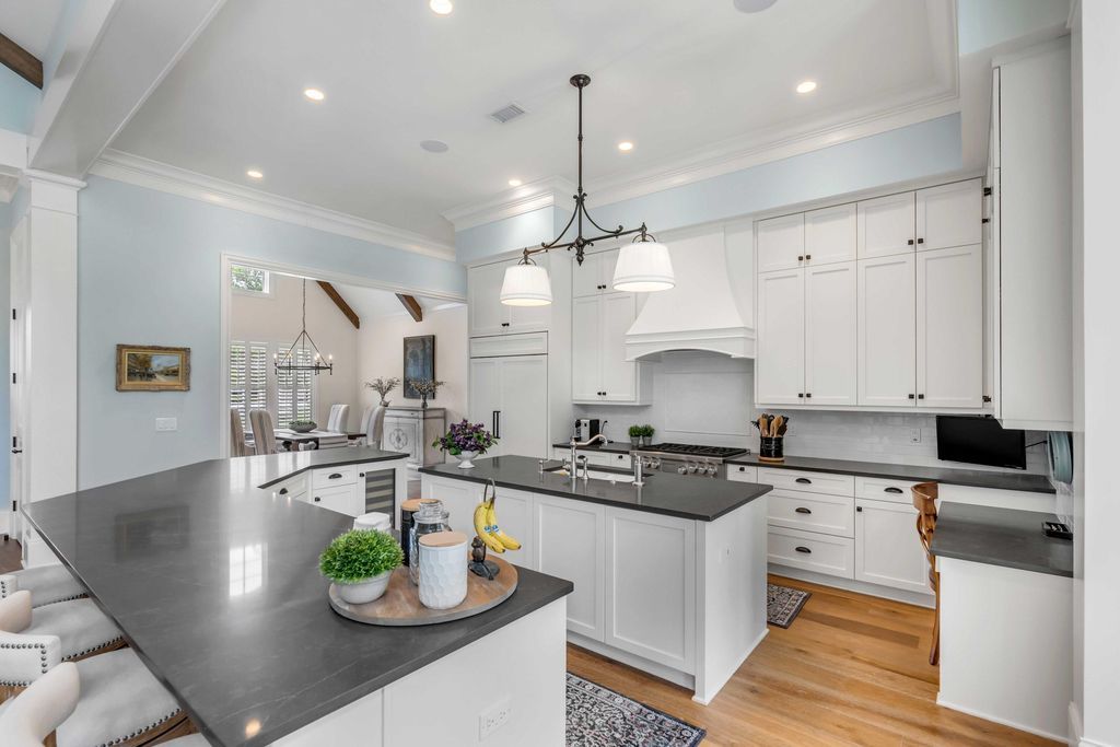 Southern Charm Luxurious Estate with Main House Guest House and Stables in South Carolina Offered at 4.75 Million 9