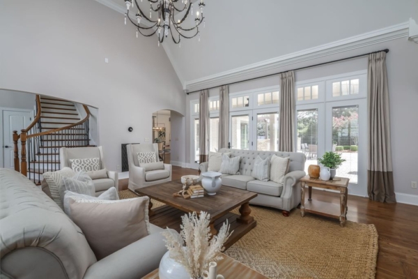 Luxury Horse Friendly Homes Reference: Southern Elegance Stunning Pool Home In Horse Friendly Tennessee