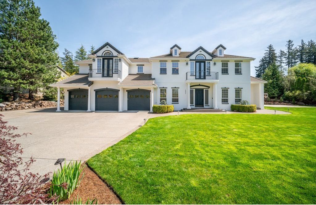 Timeless Elegance Exquisite Craftsmanship and Artisanship in Oregon Home Offered at 2.25 Million 1