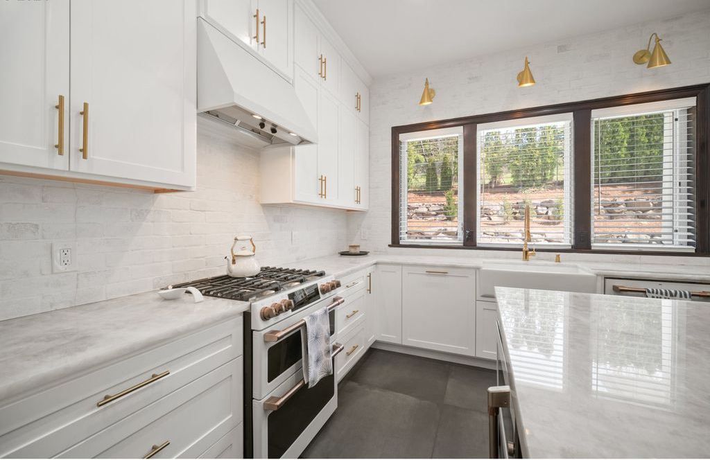Timeless Elegance Exquisite Craftsmanship and Artisanship in Oregon Home Offered at 2.25 Million 16