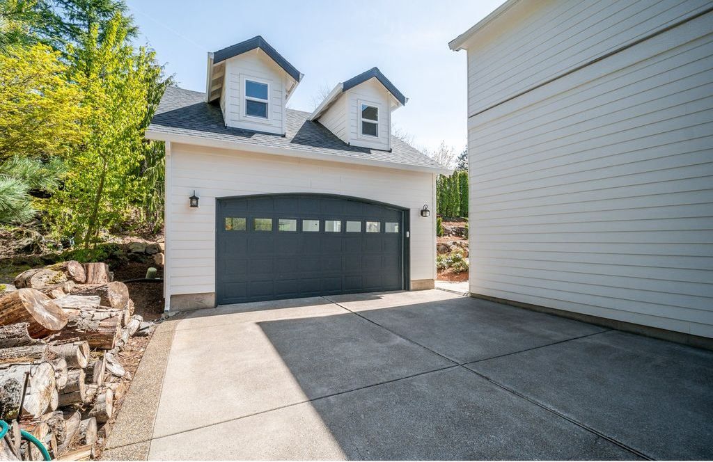 Timeless Elegance Exquisite Craftsmanship and Artisanship in Oregon Home Offered at 2.25 Million 41