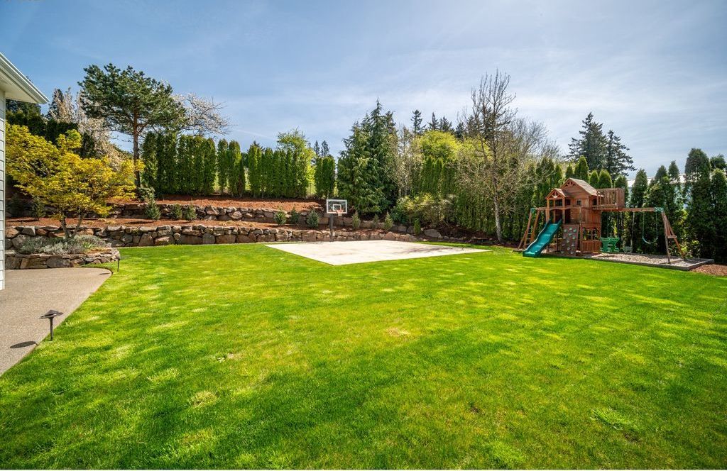 Timeless Elegance Exquisite Craftsmanship and Artisanship in Oregon Home Offered at 2.25 Million 43