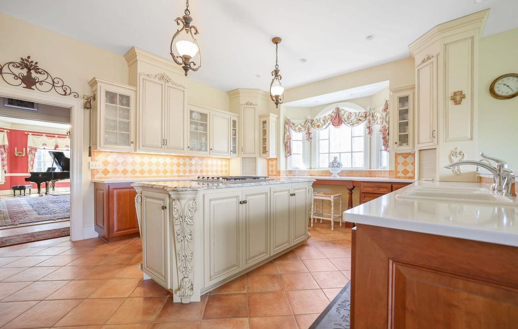 Timeless Luxury Grand Elegance in Indian Springs Virginia Offered at 2.495 Million 17