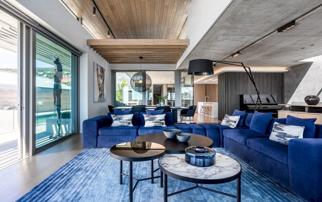 UT 41 House with Coastal Elegance by GSQUARED Architect