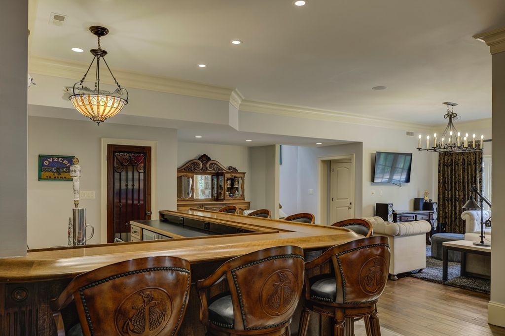 Unrivaled Architectural Marvel North Carolinas Finest Home Priced at 2.097 Million 34