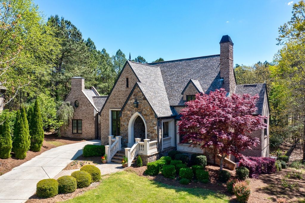 Unrivaled Architectural Marvel North Carolinas Finest Home Priced at 2.097 Million 7