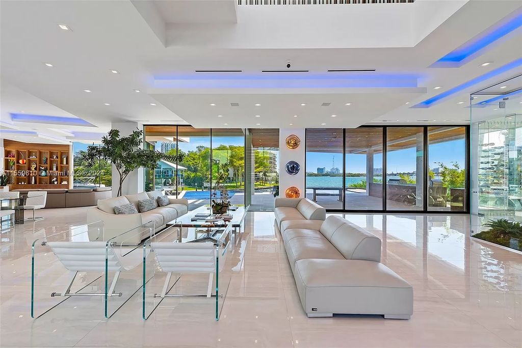 Welcome to 1133 Belle Meade Island Dr, a breathtaking Bay/Canal Contemporary Residence in the heart of Miami. This New Construction marvel boasts 100+ ft on deep water, showcasing Travertine exterior walls and ultra-luxury finishes throughout its 12,200 SF under A/C.