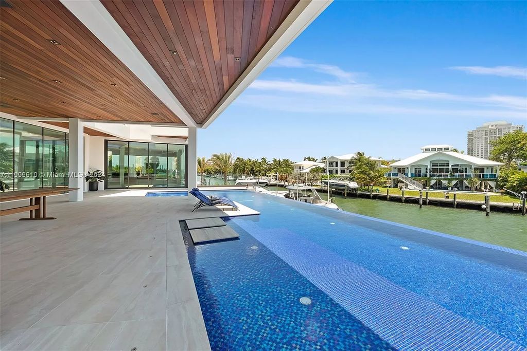 Welcome to 1133 Belle Meade Island Dr, a breathtaking Bay/Canal Contemporary Residence in the heart of Miami. This New Construction marvel boasts 100+ ft on deep water, showcasing Travertine exterior walls and ultra-luxury finishes throughout its 12,200 SF under A/C.