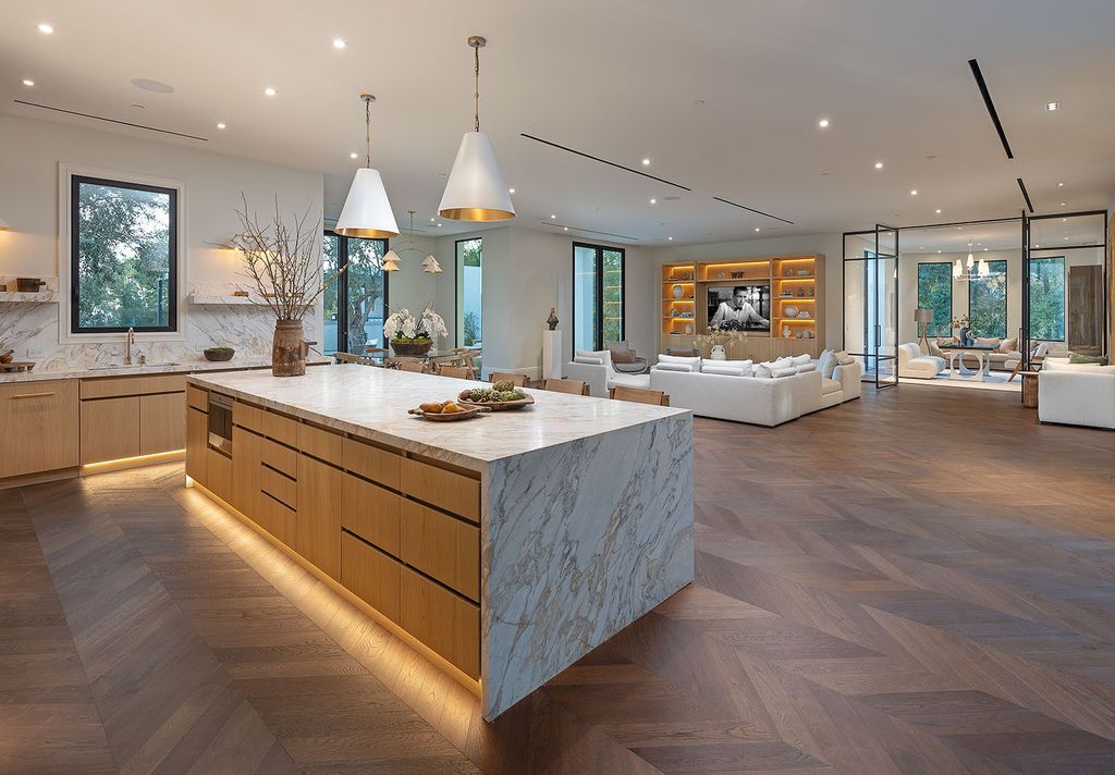 73 Beverly Park Lane Home in Beverly Hills, California. Explore the epitome of luxury living at 73 Beverly Park Lane, nestled within the prestigious Beverly Park enclave. This world-class estate offers unparalleled privacy, breathtaking views, and a meticulously designed open layout ideal for both intimate gatherings and large events. 