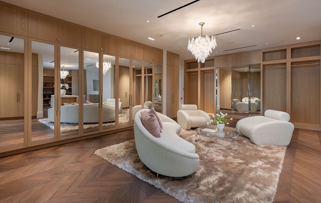 73 Beverly Park Lane Home in Beverly Hills, California. Explore the epitome of luxury living at 73 Beverly Park Lane, nestled within the prestigious Beverly Park enclave. This world-class estate offers unparalleled privacy, breathtaking views, and a meticulously designed open layout ideal for both intimate gatherings and large events. 