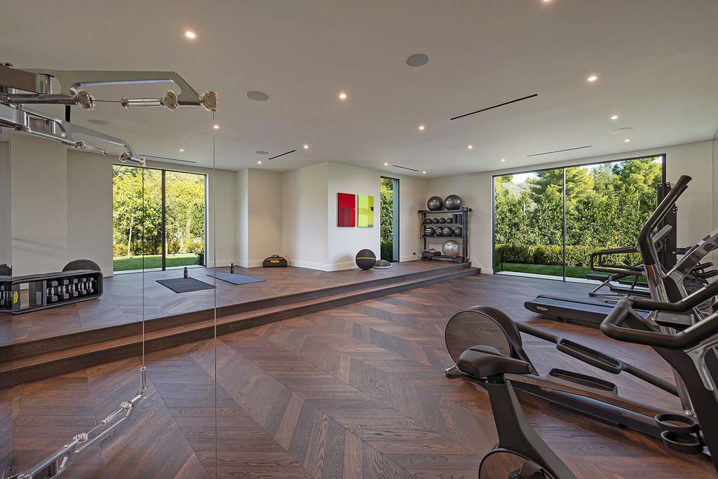 73 Beverly Park Lane Home in Beverly Hills, California. Explore the epitome of luxury living at 73 Beverly Park Lane, nestled within the prestigious Beverly Park enclave. This world-class estate offers unparalleled privacy, breathtaking views, and a meticulously designed open layout ideal for both intimate gatherings and large events. 