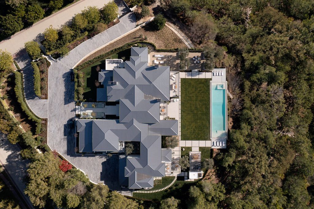 73 Beverly Park Lane Home in Beverly Hills, California. Explore the epitome of luxury living at 73 Beverly Park Lane, nestled within the prestigious Beverly Park enclave. This world-class estate offers unparalleled privacy, breathtaking views, and a meticulously designed open layout ideal for both intimate gatherings and large events. 