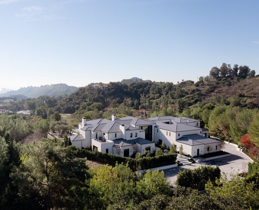 73 Beverly Park Lane Home in Beverly Hills, California. Explore the epitome of luxury living at 73 Beverly Park Lane, nestled within the prestigious Beverly Park enclave. This world-class estate offers unparalleled privacy, breathtaking views, and a meticulously designed open layout ideal for both intimate gatherings and large events. 
