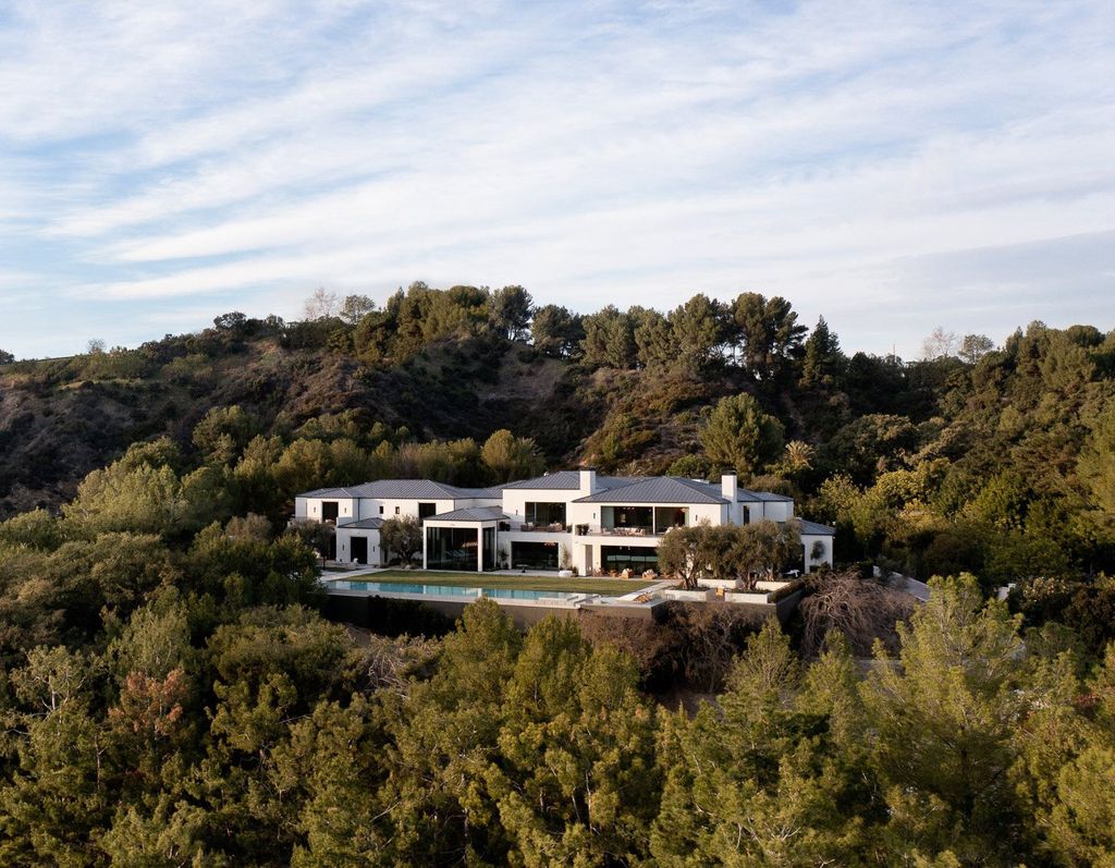 73 Beverly Park Lane Home in Beverly Hills, California. Explore the epitome of luxury living at 73 Beverly Park Lane, nestled within the prestigious Beverly Park enclave. This world-class estate offers unparalleled privacy, breathtaking views, and a meticulously designed open layout ideal for both intimate gatherings and large events. 