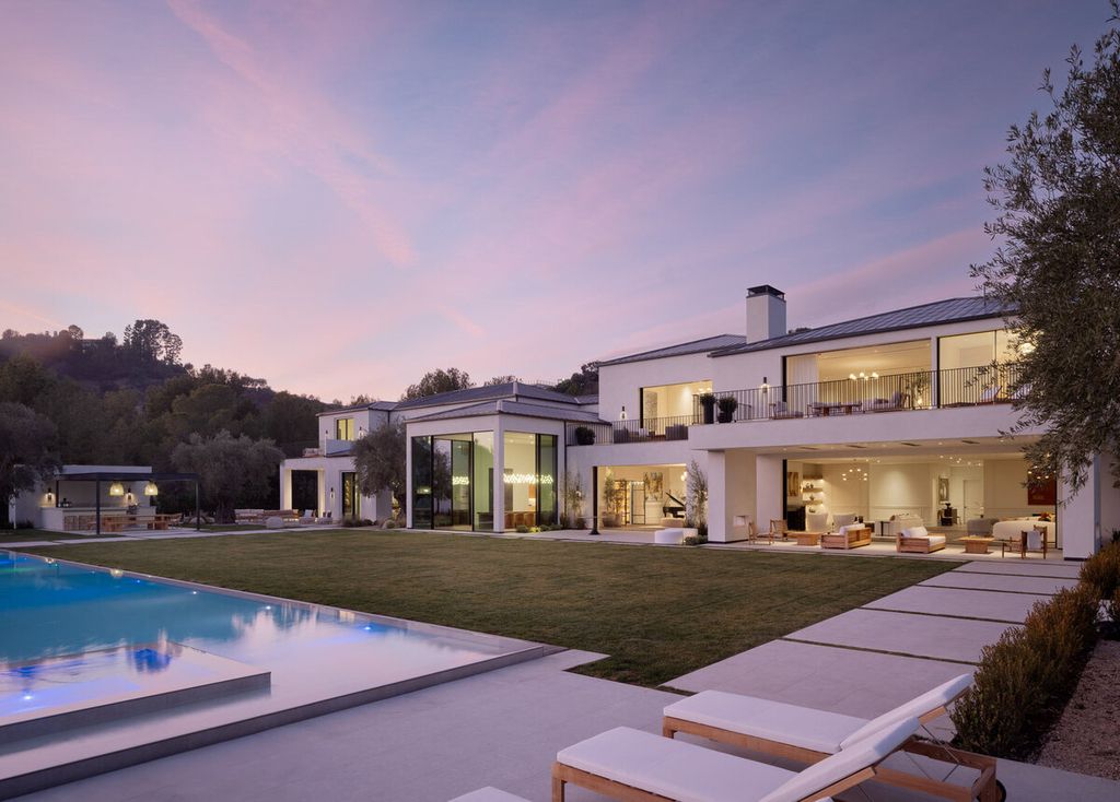 73 Beverly Park Lane Home in Beverly Hills, California. Explore the epitome of luxury living at 73 Beverly Park Lane, nestled within the prestigious Beverly Park enclave. This world-class estate offers unparalleled privacy, breathtaking views, and a meticulously designed open layout ideal for both intimate gatherings and large events. 