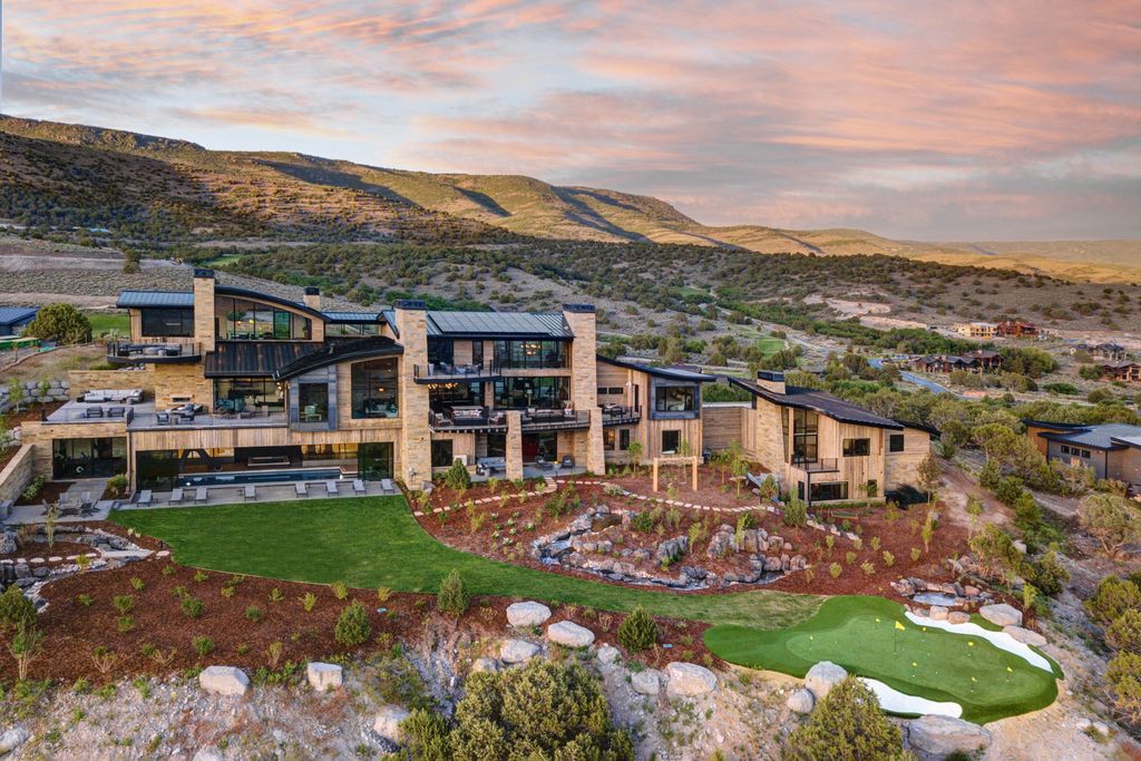 831 N Explorer Peak Drive Home in Heber, Utah. Perched atop the highest ridge within the exclusive confines of Red Ledges, this estate offers unparalleled vistas of the Mountain West. Crafted by renowned architect Michael Upwall, this residence redefines mountain modern living. 
