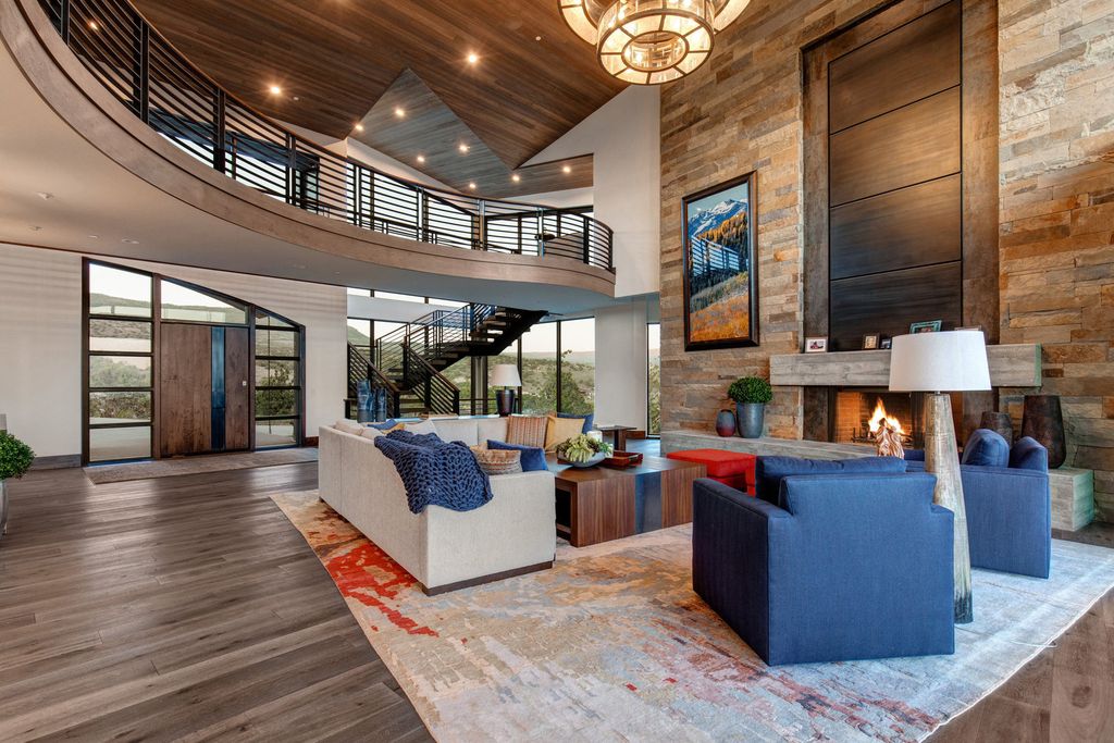 831 N Explorer Peak Drive Home in Heber, Utah. Perched atop the highest ridge within the exclusive confines of Red Ledges, this estate offers unparalleled vistas of the Mountain West. Crafted by renowned architect Michael Upwall, this residence redefines mountain modern living. 