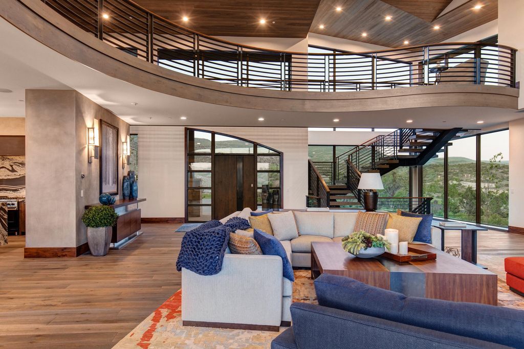 831 N Explorer Peak Drive Home in Heber, Utah. Perched atop the highest ridge within the exclusive confines of Red Ledges, this estate offers unparalleled vistas of the Mountain West. Crafted by renowned architect Michael Upwall, this residence redefines mountain modern living. 