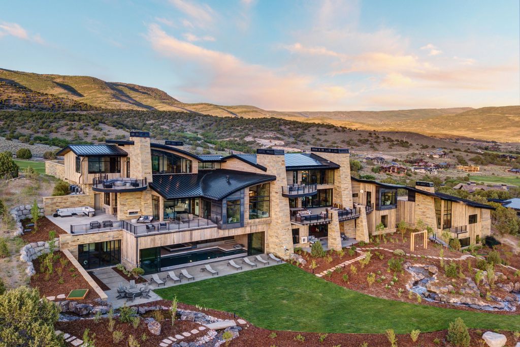 831 N Explorer Peak Drive Home in Heber, Utah. Perched atop the highest ridge within the exclusive confines of Red Ledges, this estate offers unparalleled vistas of the Mountain West. Crafted by renowned architect Michael Upwall, this residence redefines mountain modern living. 