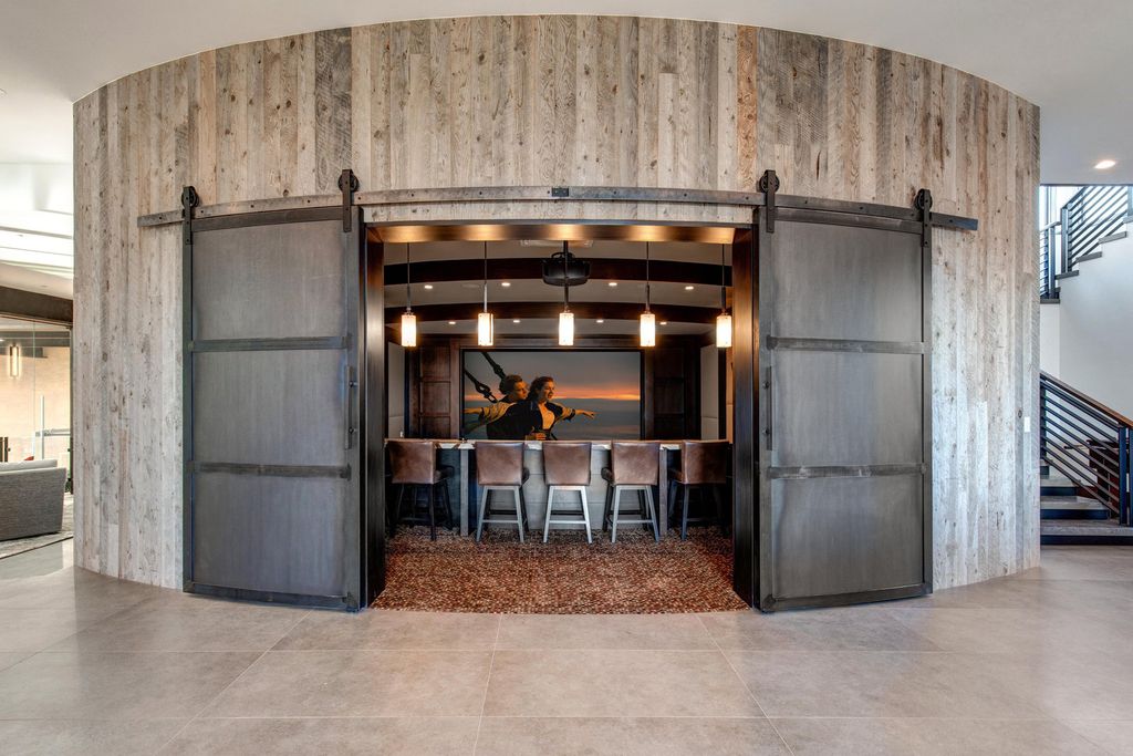 831 N Explorer Peak Drive Home in Heber, Utah. Perched atop the highest ridge within the exclusive confines of Red Ledges, this estate offers unparalleled vistas of the Mountain West. Crafted by renowned architect Michael Upwall, this residence redefines mountain modern living. 