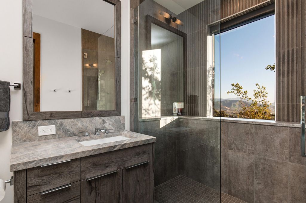 831 N Explorer Peak Drive Home in Heber, Utah. Perched atop the highest ridge within the exclusive confines of Red Ledges, this estate offers unparalleled vistas of the Mountain West. Crafted by renowned architect Michael Upwall, this residence redefines mountain modern living. 
