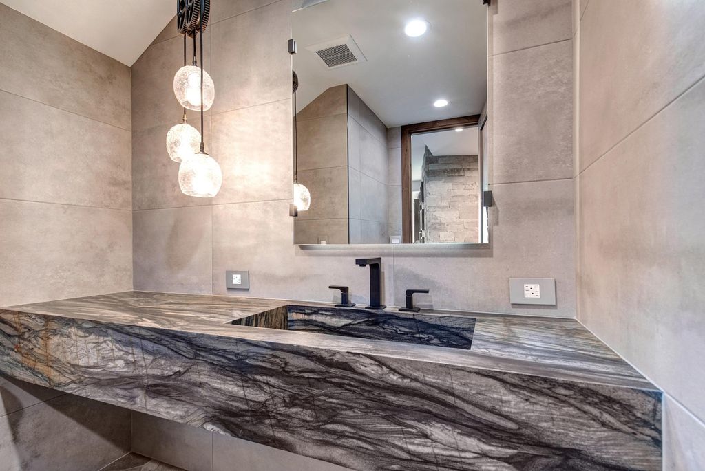 831 N Explorer Peak Drive Home in Heber, Utah. Perched atop the highest ridge within the exclusive confines of Red Ledges, this estate offers unparalleled vistas of the Mountain West. Crafted by renowned architect Michael Upwall, this residence redefines mountain modern living. 