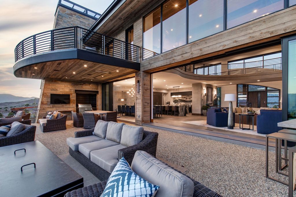 831 N Explorer Peak Drive Home in Heber, Utah. Perched atop the highest ridge within the exclusive confines of Red Ledges, this estate offers unparalleled vistas of the Mountain West. Crafted by renowned architect Michael Upwall, this residence redefines mountain modern living. 