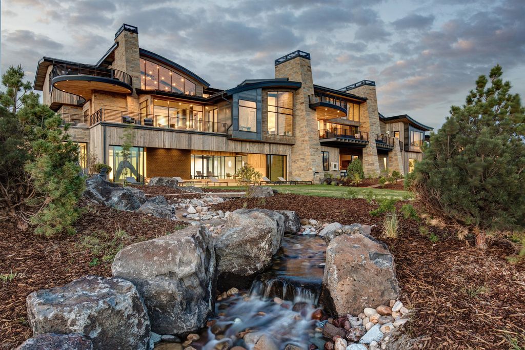 831 N Explorer Peak Drive Home in Heber, Utah. Perched atop the highest ridge within the exclusive confines of Red Ledges, this estate offers unparalleled vistas of the Mountain West. Crafted by renowned architect Michael Upwall, this residence redefines mountain modern living. 