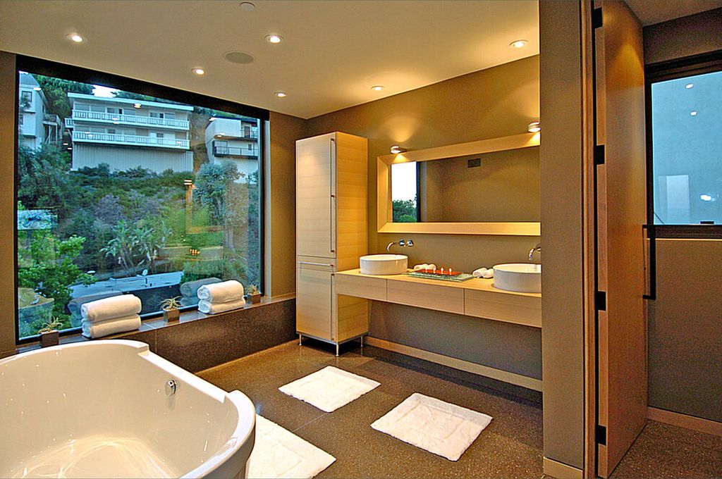 9288 Sierra Mar House designed by Whipple Russell Architects