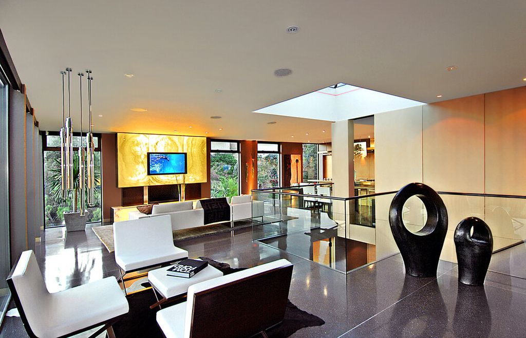 9288 Sierra Mar House designed by Whipple Russell Architects