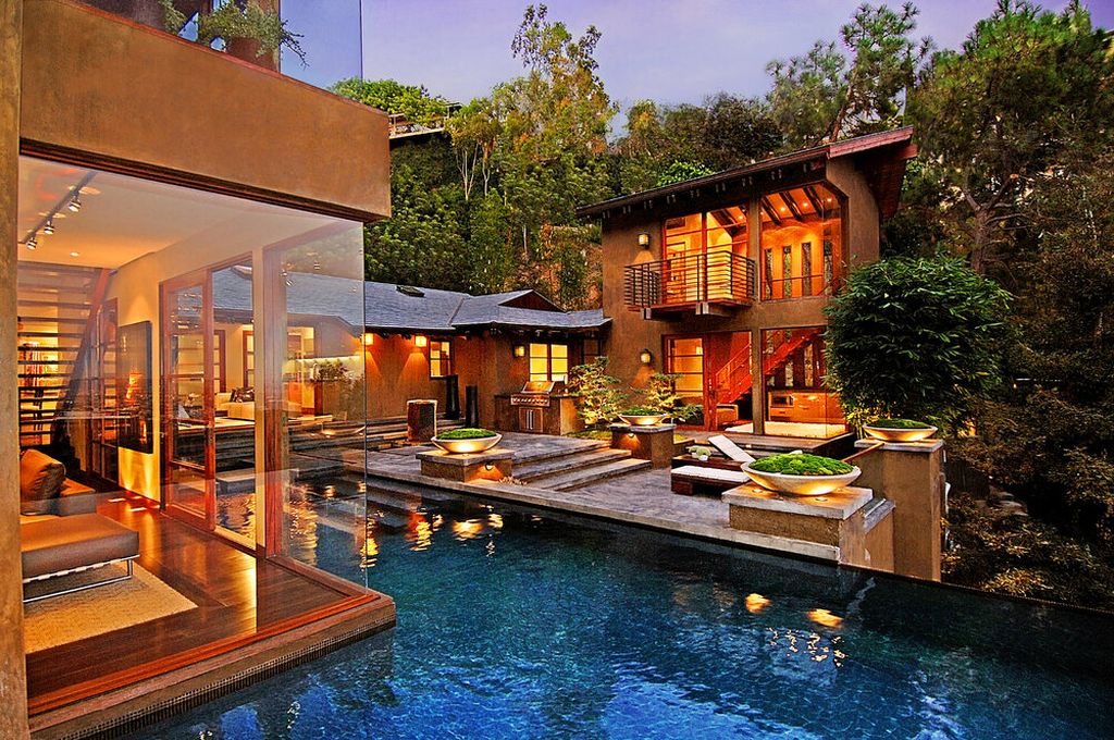 9342 Sierra Mar House designed by Whipple Russell Architects