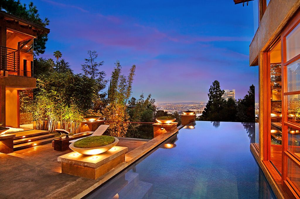 9342 Sierra Mar House designed by Whipple Russell Architects