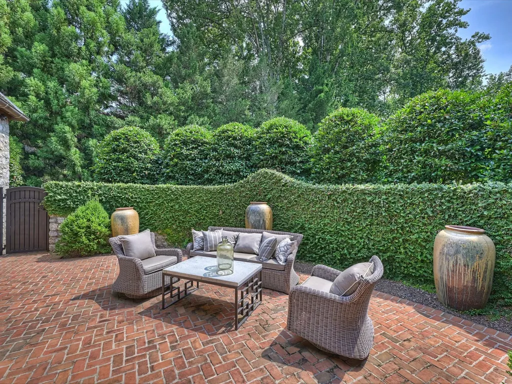 A Magnificent 4.5 Acre Gated Estate Redefining Luxury in North Carolina Listed at 12.5 Million 16