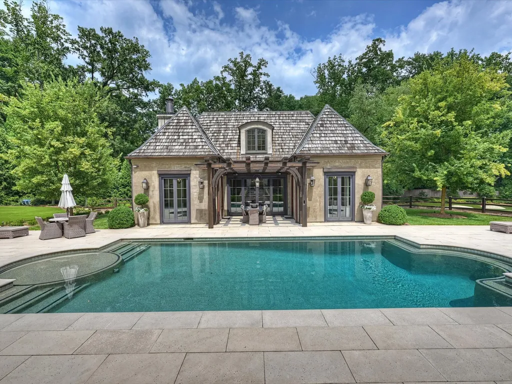 A Magnificent 4.5 Acre Gated Estate Redefining Luxury in North Carolina Listed at 12.5 Million 33