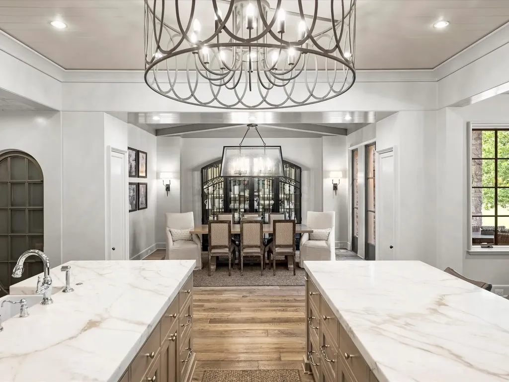 A Magnificent 4.5 Acre Gated Estate Redefining Luxury in North Carolina Listed at 12.5 Million 9