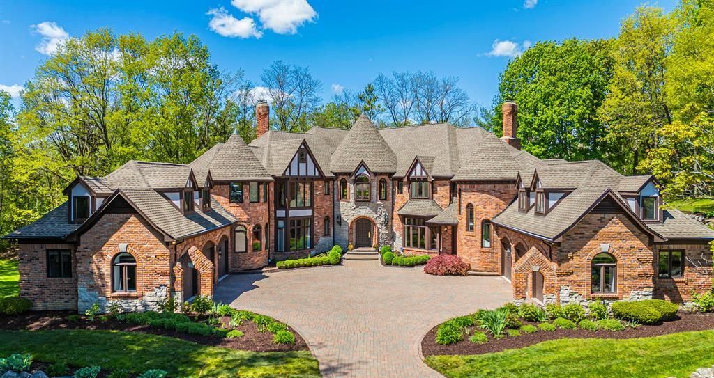 Captivating Michigan Residence Harmonizes Timeless Charm with Contemporary Luxury Listed at 4.29 Million 1