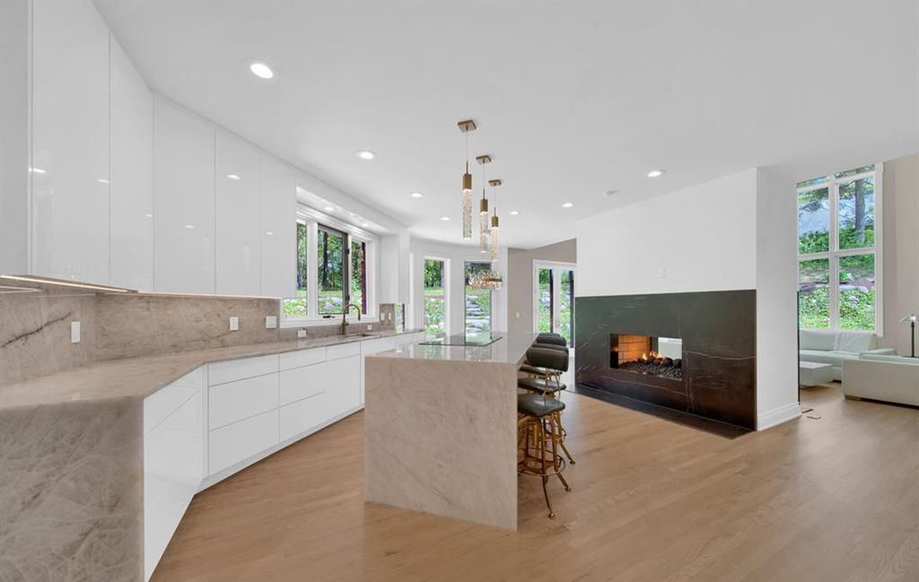 Captivating Michigan Residence Harmonizes Timeless Charm with Contemporary Luxury Listed at 4.29 Million 10