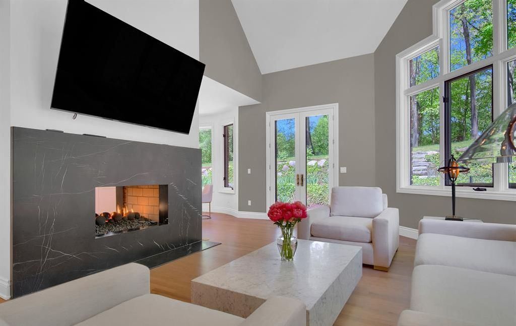 Captivating Michigan Residence Harmonizes Timeless Charm with Contemporary Luxury Listed at 4.29 Million 13