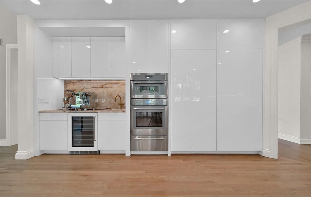 Captivating Michigan Residence Harmonizes Timeless Charm with Contemporary Luxury Listed at 4.29 Million 14