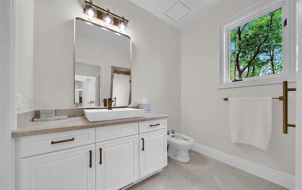 Captivating Michigan Residence Harmonizes Timeless Charm with Contemporary Luxury Listed at 4.29 Million 23