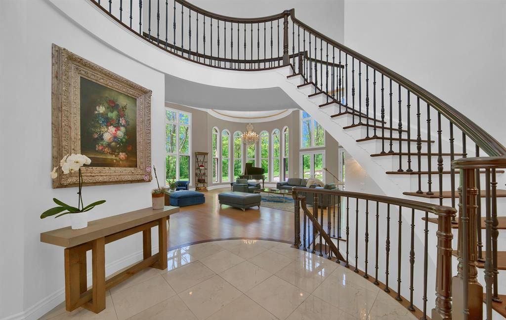 Captivating Michigan Residence Harmonizes Timeless Charm with Contemporary Luxury Listed at 4.29 Million 3
