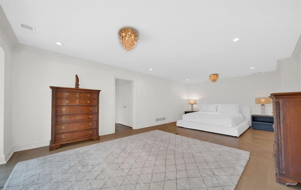 Captivating Michigan Residence Harmonizes Timeless Charm with Contemporary Luxury Listed at 4.29 Million 30