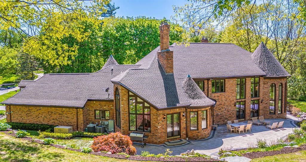 Captivating Michigan Residence Harmonizes Timeless Charm with Contemporary Luxury Listed at 4.29 Million 40