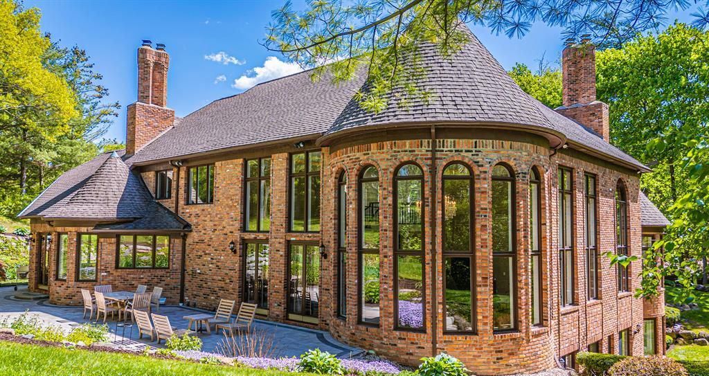 Captivating Michigan Residence Harmonizes Timeless Charm with Contemporary Luxury Listed at 4.29 Million 41