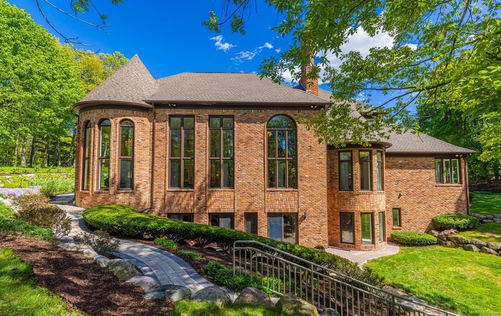 Captivating Michigan Residence Harmonizes Timeless Charm with Contemporary Luxury Listed at 4.29 Million 42