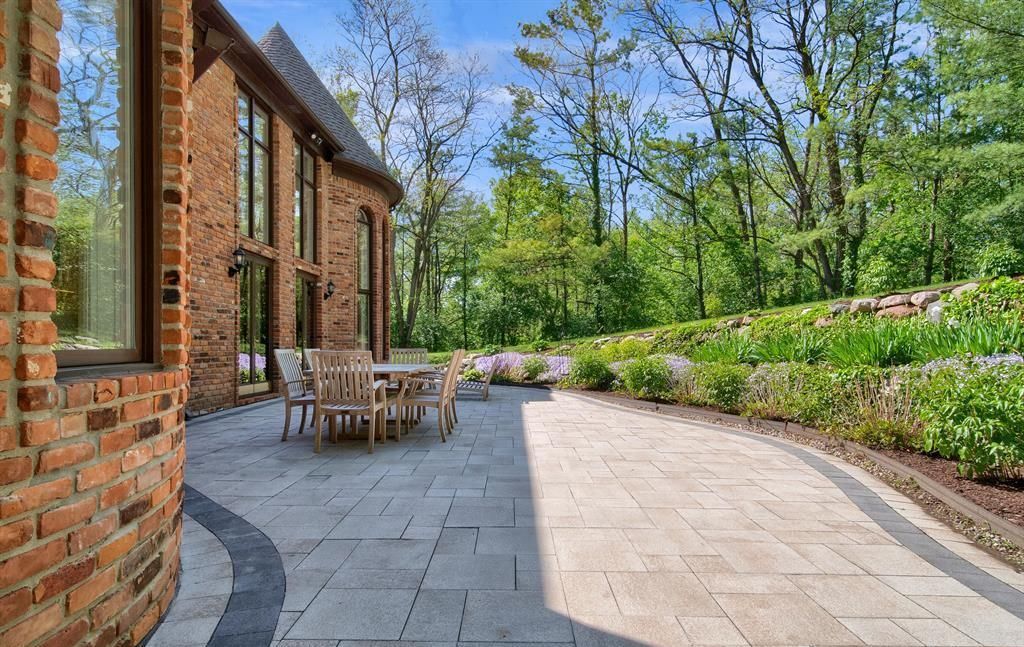 Captivating Michigan Residence Harmonizes Timeless Charm with Contemporary Luxury Listed at 4.29 Million 43