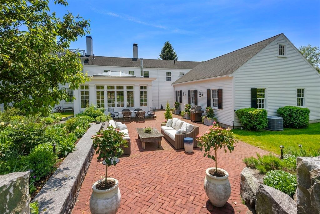 Charming 1810 Historic Home in Massachusetts Hits Market for 3.9 Million 33