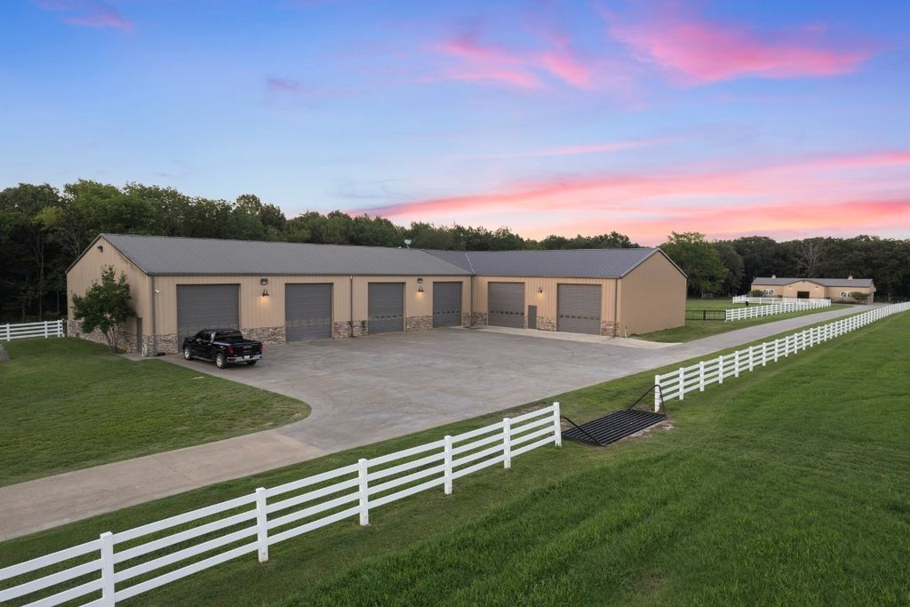 Discover East Texas Luxury Own the Prestigious KRB Ranch for 20 Million 10 1