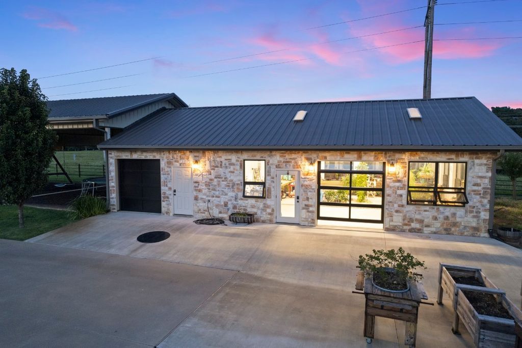 Discover East Texas Luxury Own the Prestigious KRB Ranch for 20 Million 24 1